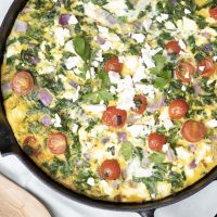 Frittata met boerenkool, tomaatjes en feta | Koolhydraatarm