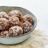 Koolhydraatarme snack | Granola-dadel met kokos